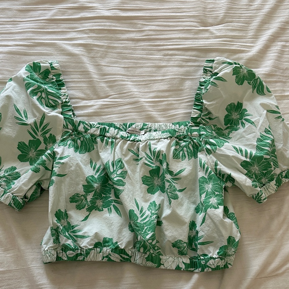 American Eagle Green Floral Puff Sleeve Crop Top